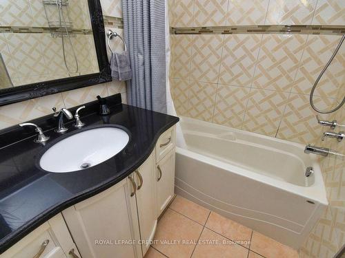 141-141 Fleetwood Cres, Brampton, ON - Indoor Photo Showing Bathroom