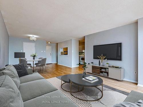 1209-4205 Shipp Dr, Mississauga, ON - Indoor Photo Showing Living Room