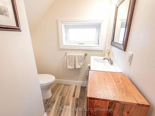 9 York St, Orangeville, ON - Indoor Photo Showing Bathroom