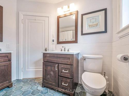 9 York St, Orangeville, ON - Indoor Photo Showing Bathroom