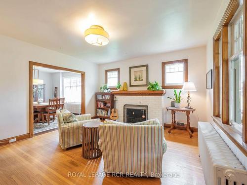 9 York St, Orangeville, ON - Indoor Photo Showing Living Room With Fireplace