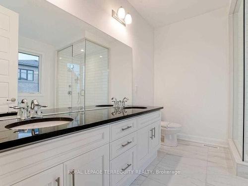 1469 Varelas Pass, Oakville, ON - Indoor Photo Showing Bathroom