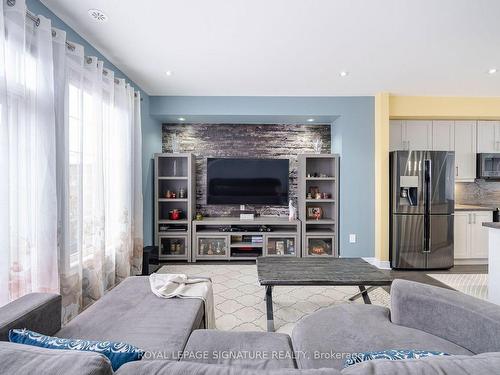 50 Mccardy Crt, Caledon, ON - Indoor Photo Showing Living Room