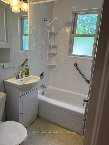 196 Queen St W, Mississauga, ON - Indoor Photo Showing Bathroom