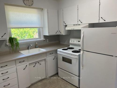 196 Queen St W, Mississauga, ON - Indoor Photo Showing Kitchen