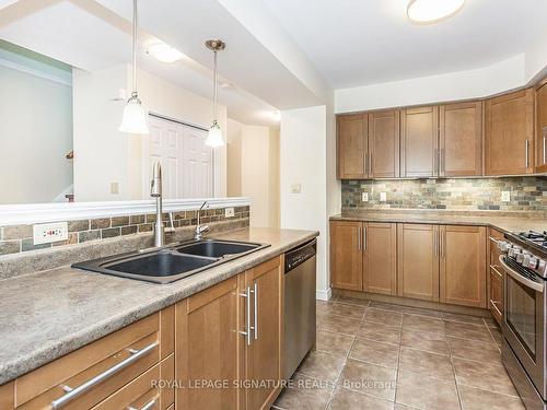 258 Mcmeeken Dr, Cambridge, ON - Indoor Photo Showing Kitchen With Double Sink With Upgraded Kitchen