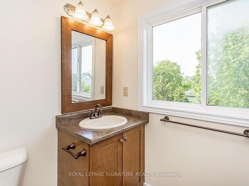 258 Mcmeeken Dr, Cambridge, ON - Indoor Photo Showing Bathroom