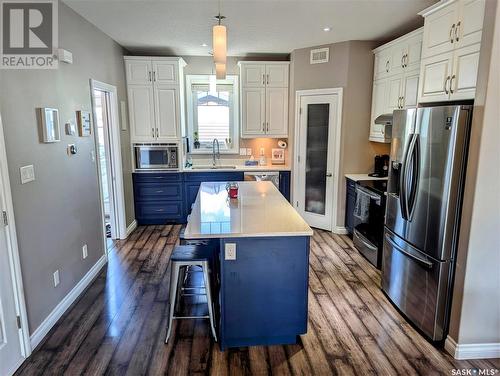 8718 Hincks Lane, Regina, SK - Indoor Photo Showing Kitchen With Upgraded Kitchen