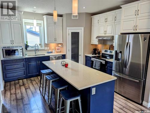 8718 Hincks Lane, Regina, SK - Indoor Photo Showing Kitchen With Double Sink With Upgraded Kitchen