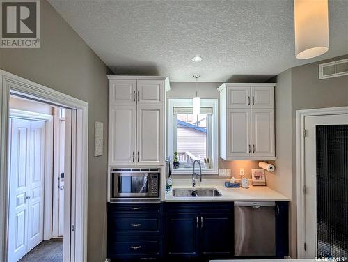 8718 Hincks Lane, Regina, SK - Indoor Photo Showing Kitchen