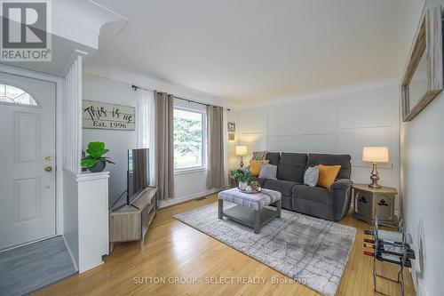 116 Susan Avenue, London, ON - Indoor Photo Showing Living Room