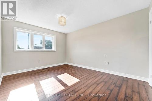 301 Christina Avenue, Hamilton, ON - Indoor Photo Showing Other Room