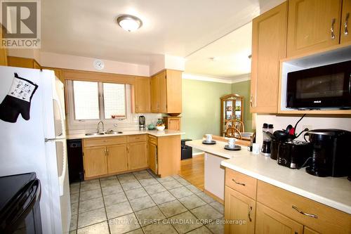 1081 Senate Court, Sarnia, ON - Indoor Photo Showing Kitchen With Double Sink