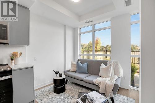 126 - 251 Manitoba Street, Toronto, ON - Indoor Photo Showing Living Room