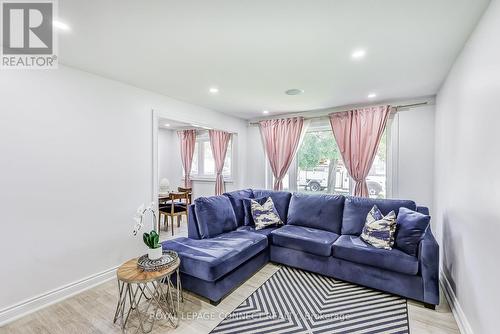 103 Lexington Avenue, Toronto, ON - Indoor Photo Showing Living Room