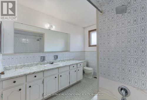 70 Saint Andrews Boulevard, Toronto, ON - Indoor Photo Showing Bathroom