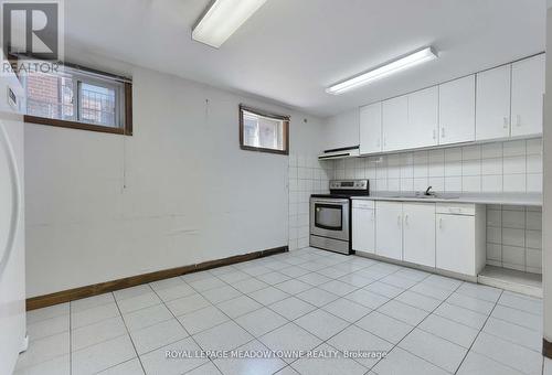 70 Saint Andrews Boulevard, Toronto, ON - Indoor Photo Showing Kitchen