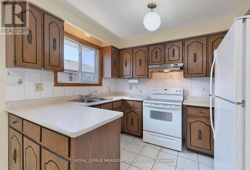 70 Saint Andrews Boulevard, Toronto, ON - Indoor Photo Showing Kitchen With Double Sink