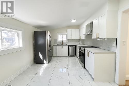 209 Spadina Ave, Sault Ste. Marie, ON - Indoor Photo Showing Kitchen