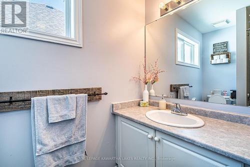 8 Fallingbrook Crescent, Kawartha Lakes (Lindsay), ON - Indoor Photo Showing Bathroom