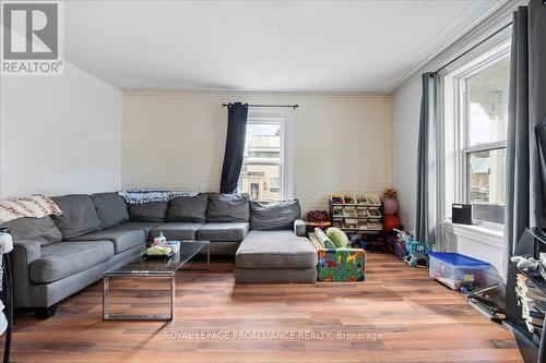 141 Main Street, Brighton, ON - Indoor Photo Showing Living Room