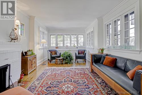 658 Oriole Parkway, Toronto, ON - Indoor Photo Showing Living Room