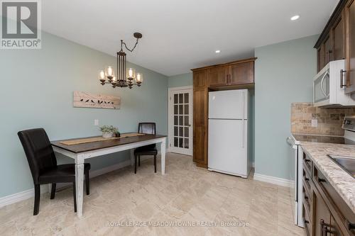 138 Elizabeth Drive, Halton Hills, ON - Indoor Photo Showing Kitchen With Double Sink