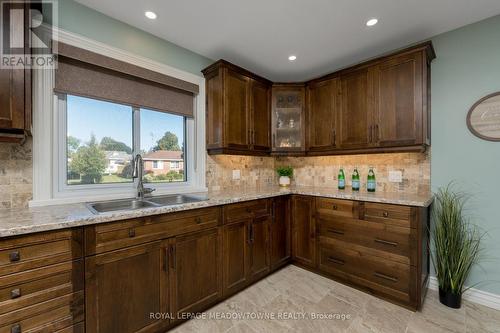 138 Elizabeth Drive, Halton Hills, ON - Indoor Photo Showing Kitchen With Double Sink