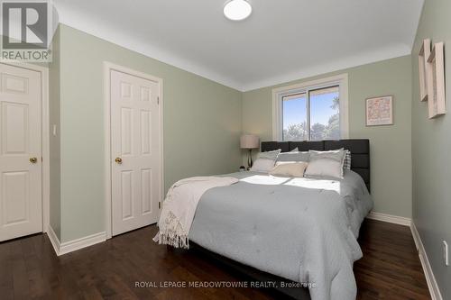 138 Elizabeth Drive, Halton Hills, ON - Indoor Photo Showing Bedroom