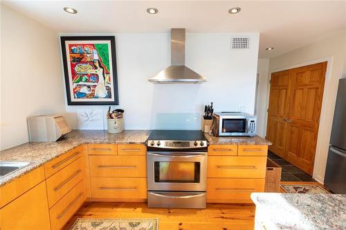 22 Thorvaldson Drive, Arnes, MB - Indoor Photo Showing Kitchen