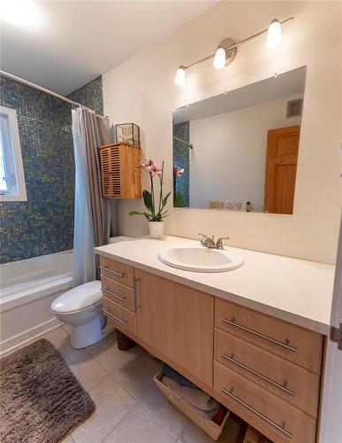 22 Thorvaldson Drive, Arnes, MB - Indoor Photo Showing Bathroom