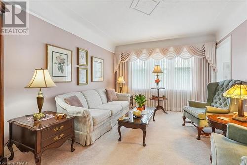 949 Dunsmure Road, Hamilton, ON - Indoor Photo Showing Living Room