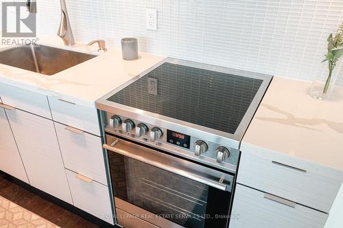 1509 - 33 Shore Breeze Drive, Toronto, ON - Indoor Photo Showing Kitchen