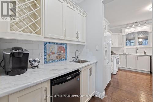 870 Beach Boulevard, Hamilton, ON - Indoor Photo Showing Kitchen