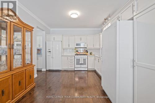 870 Beach Boulevard, Hamilton, ON - Indoor Photo Showing Kitchen