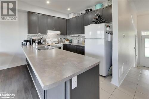 82 Pearcey Crescent, Barrie, ON - Indoor Photo Showing Kitchen With Double Sink