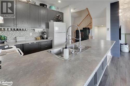 82 Pearcey Crescent, Barrie, ON - Indoor Photo Showing Kitchen With Double Sink With Upgraded Kitchen