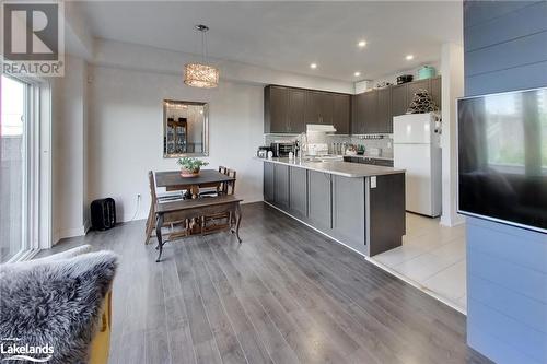 82 Pearcey Crescent, Barrie, ON - Indoor Photo Showing Kitchen