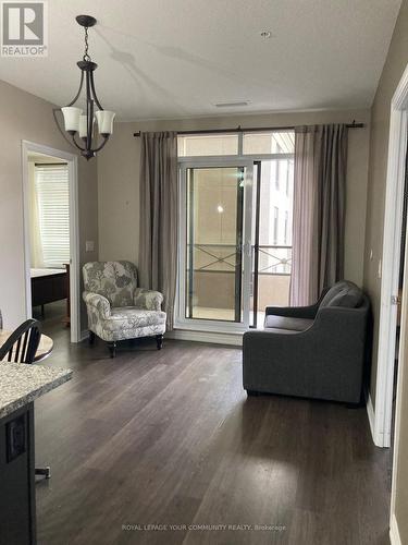 201 - 9255 Jane Street, Vaughan, ON - Indoor Photo Showing Living Room