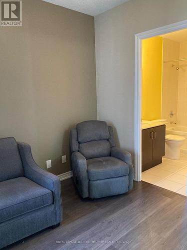 201 - 9255 Jane Street, Vaughan, ON - Indoor Photo Showing Living Room