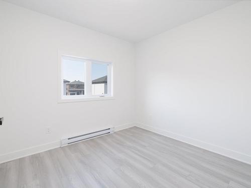 Bedroom - Rue Elsie, Salaberry-De-Valleyfield, QC - Indoor Photo Showing Other Room