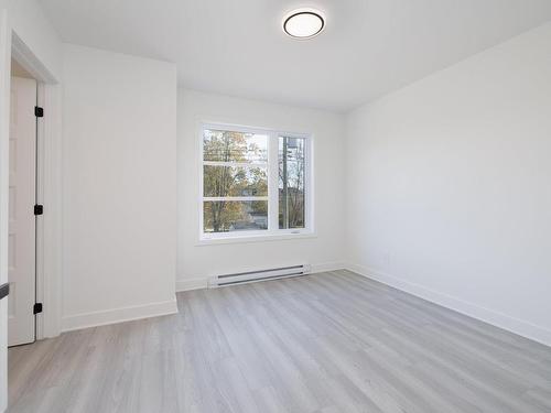 Master bedroom - Rue Elsie, Salaberry-De-Valleyfield, QC - Indoor Photo Showing Other Room