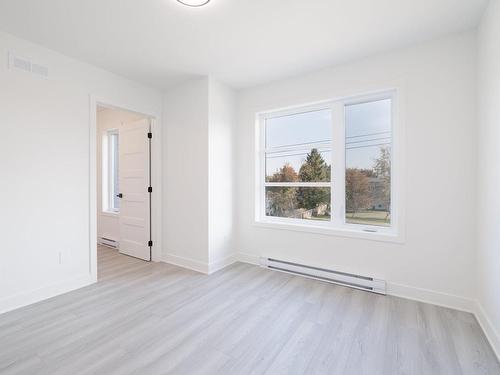 Master bedroom - Rue Elsie, Salaberry-De-Valleyfield, QC - Indoor Photo Showing Other Room