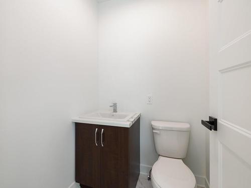 Powder room - Rue Elsie, Salaberry-De-Valleyfield, QC - Indoor Photo Showing Bathroom