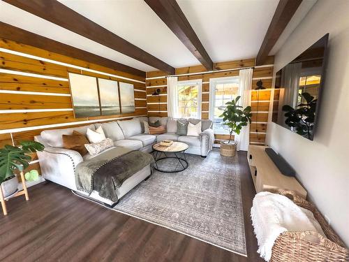 214 Centennial Drive, Longlac, ON - Indoor Photo Showing Living Room