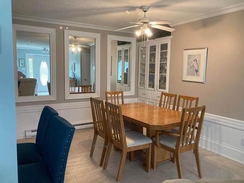 202 Jackson Avenue Se, Geraldton, ON - Indoor Photo Showing Dining Room