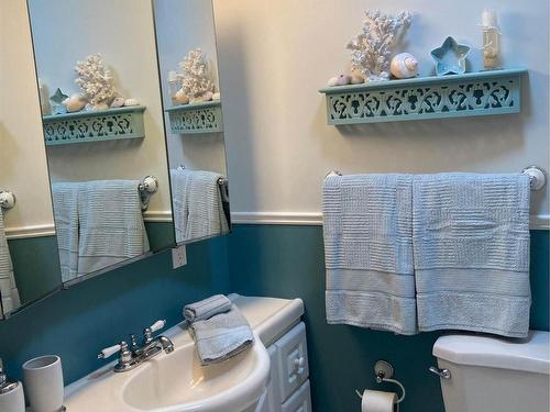 202 Jackson Avenue Se, Geraldton, ON - Indoor Photo Showing Bathroom