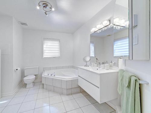 Ensuite bathroom - 840Z Av. D'Isère, Saint-Lambert, QC 