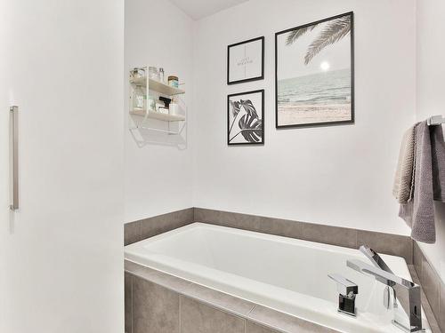 Salle de bains - 3129 Rue Des Galets, Carignan, QC - Indoor Photo Showing Bathroom