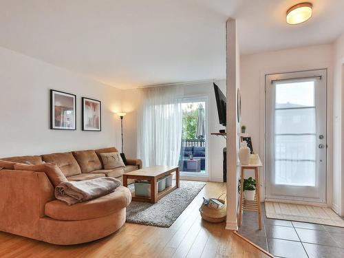 Salon - 3129 Rue Des Galets, Carignan, QC - Indoor Photo Showing Living Room